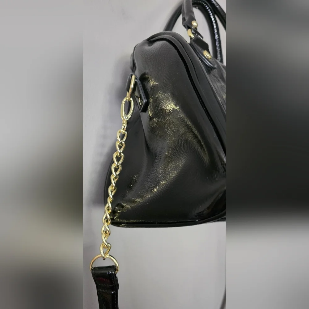 Steve Madden Logo Monochrome Black and Gold Satchel Crossbody Purse OS